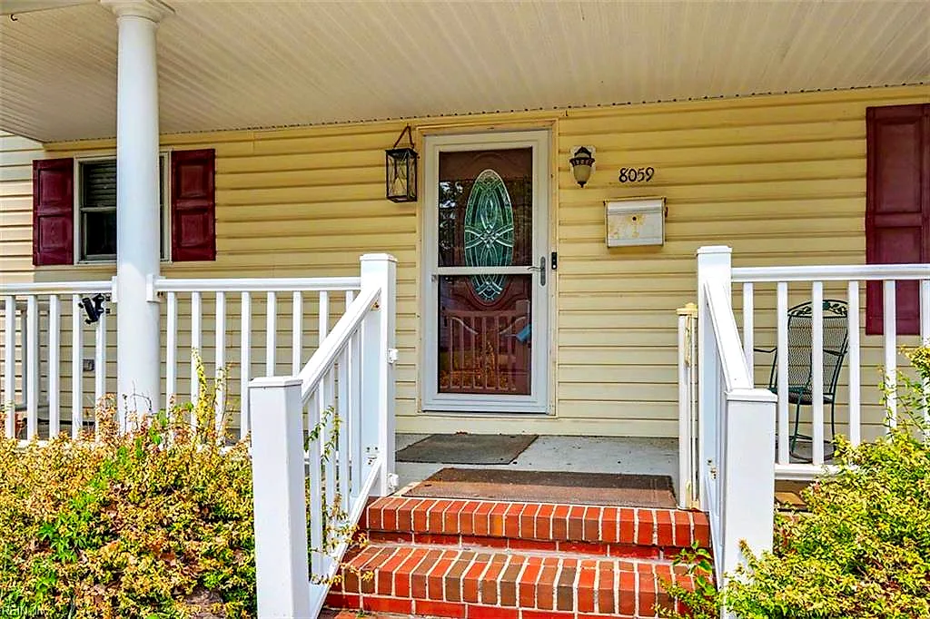 8059 W Glen Rd, Norfolk — photo