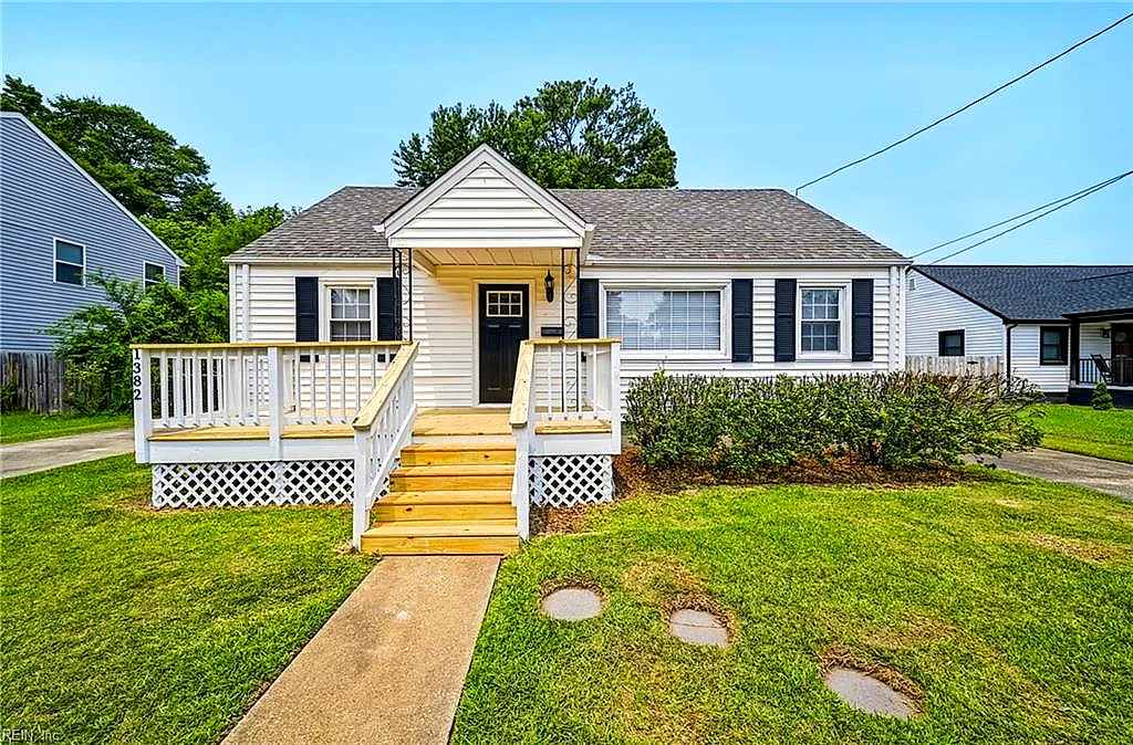 1382 Hammond CT, NORFOLK VA 23503