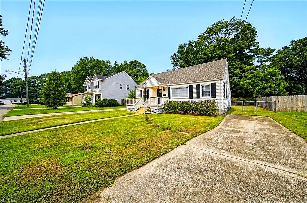 1382 Hammond Ct, Norfolk — photo