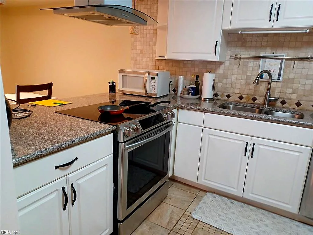 569 Ayrshire Way #F, Newport News — photo