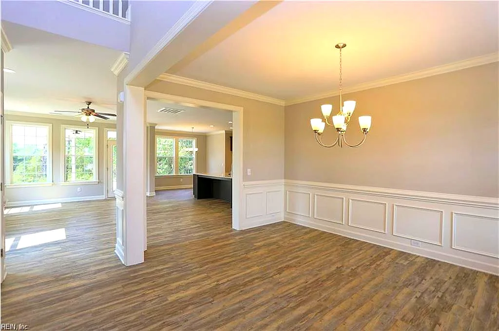 Mm Sandalwood At River Club, Suffolk — photo