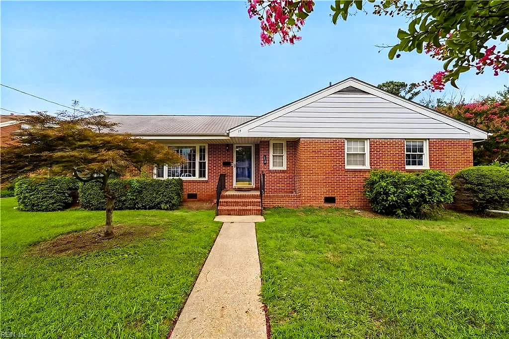 15 Hodges DR, HAMPTON VA 23666