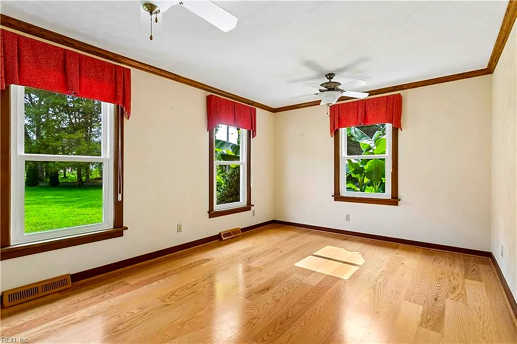 4382 Johns Point Rd, Gloucester — photo