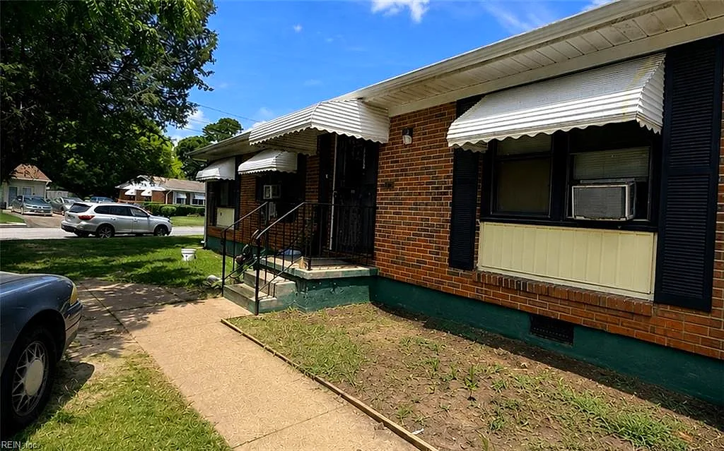 1112 Warfield Dr, Portsmouth — photo