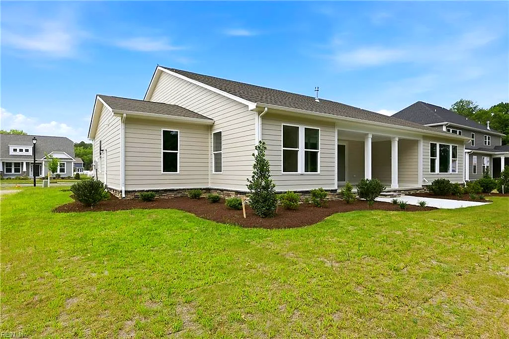 320 Rhapsody Dr, Suffolk — photo
