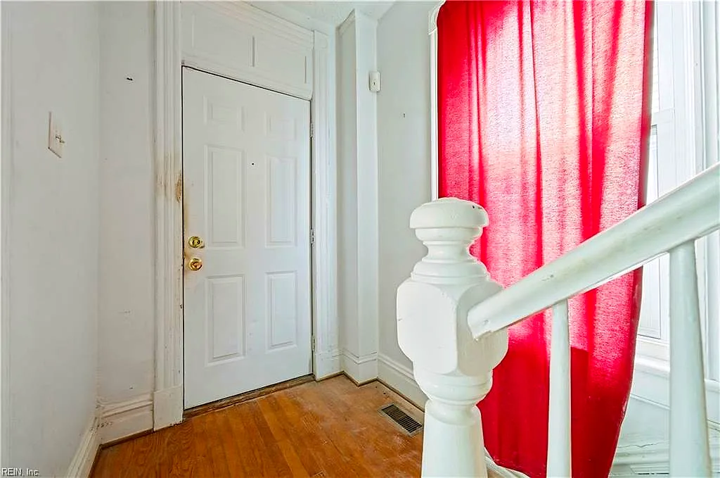 333 Elm Ave, Hampton — photo