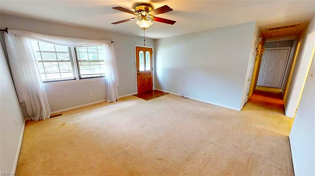 110 Londonshire Ter, Hampton — photo