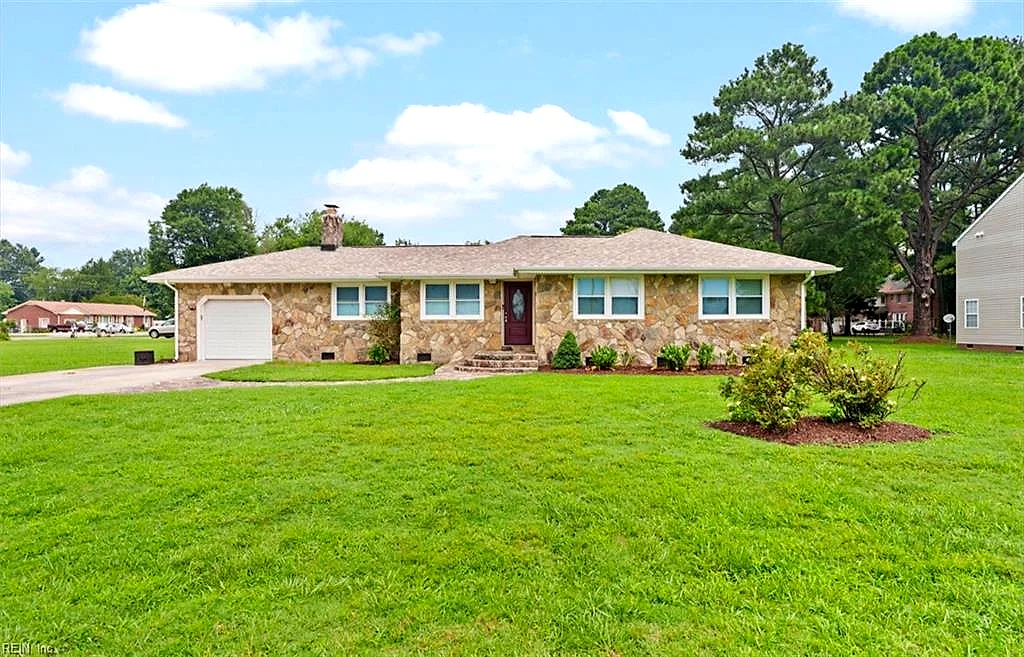 101 Barcroft DR, SMITHFIELD VA 23430