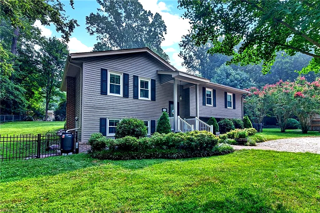 303 Marl Ravine RD, YORKTOWN VA 23692