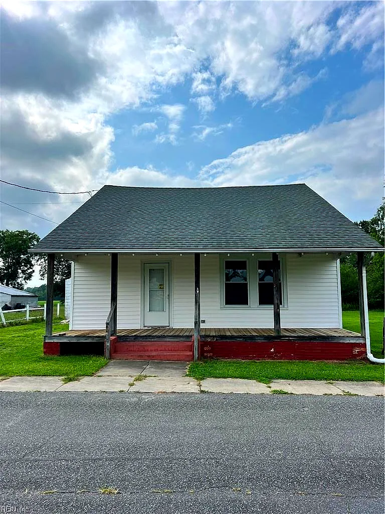 14 B AVE, WINDSOR VA 23487