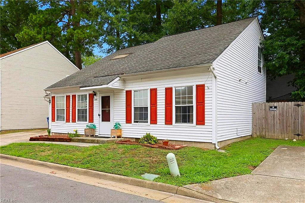 205 Hunt Club RN S, NEWPORT NEWS VA 23608