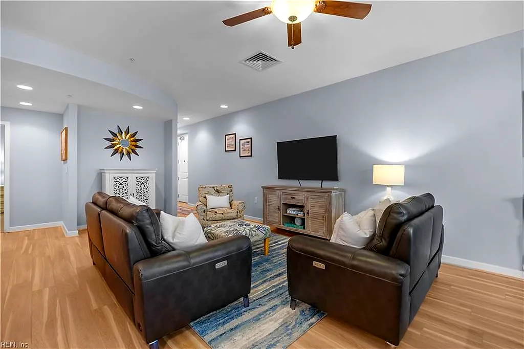 3700 Sandpiper Rd #102a, Virginia Beach — photo