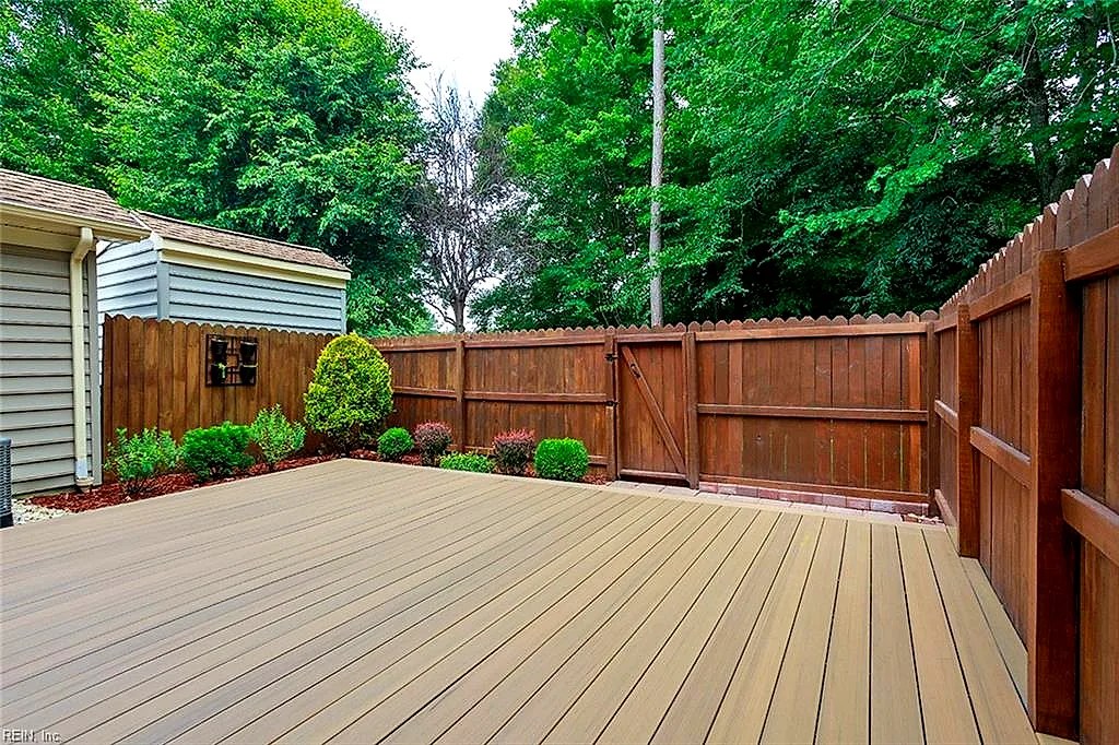 100 Songbird Trl, Yorktown — photo