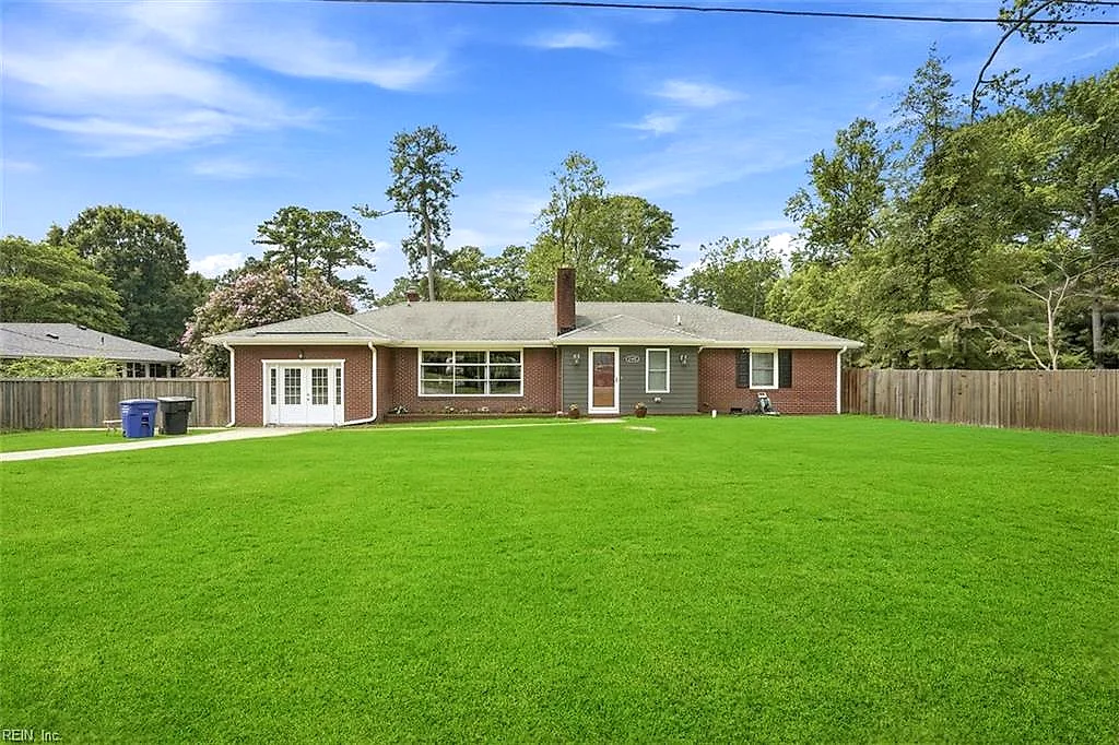 2105 Sterling Point DR, PORTSMOUTH VA 23703