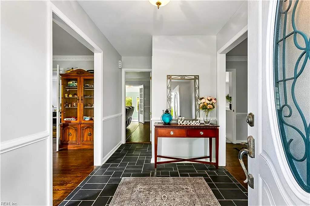 21 E Governor Dr, Newport News — photo