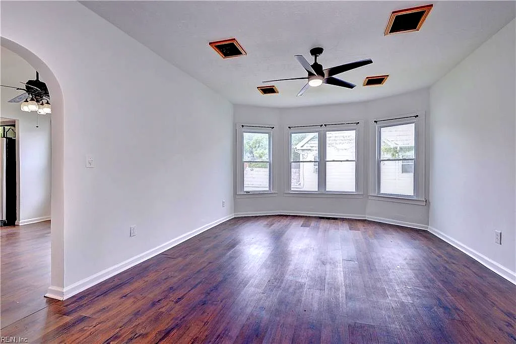 216 Beach Rd, Hampton — photo