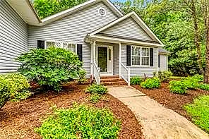 209 Bishop Cir, Smithfield — photo