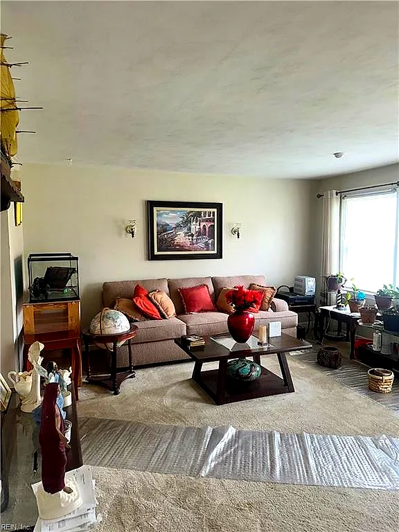 1213 Lakeview Ct, Chesapeake — photo
