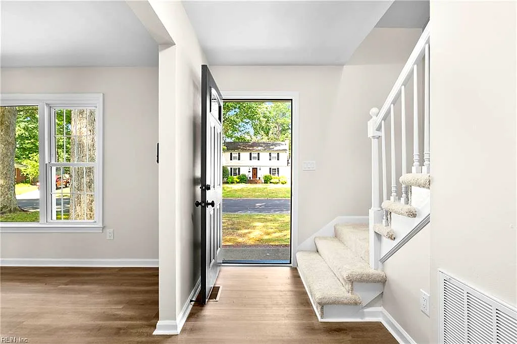 717 Prescott Cir, Newport News — photo