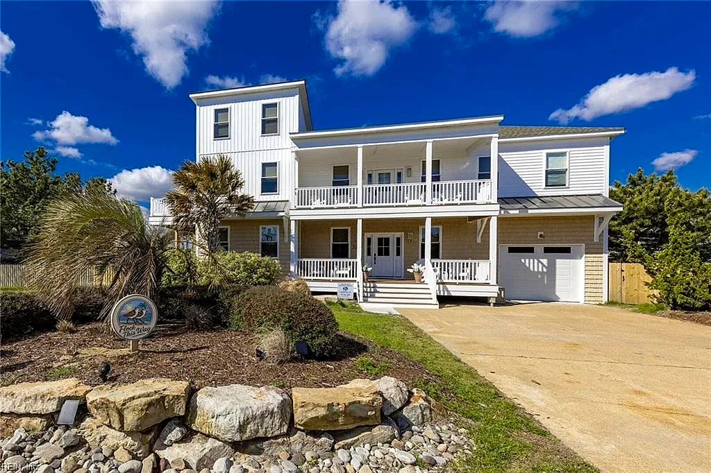 3229 Sandpiper Rd, Virginia Beach — photo