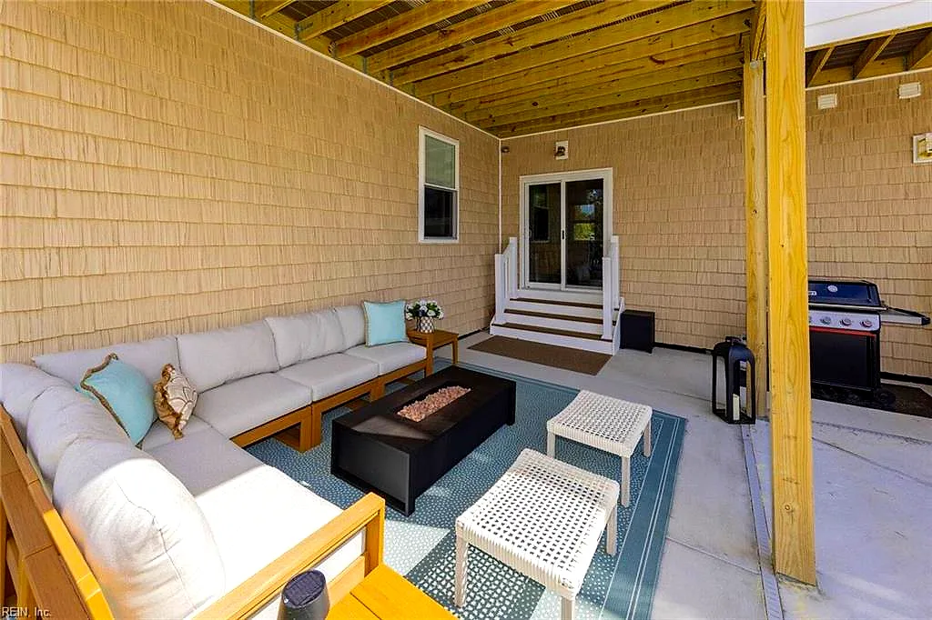 3229 Sandpiper Rd, Virginia Beach — photo