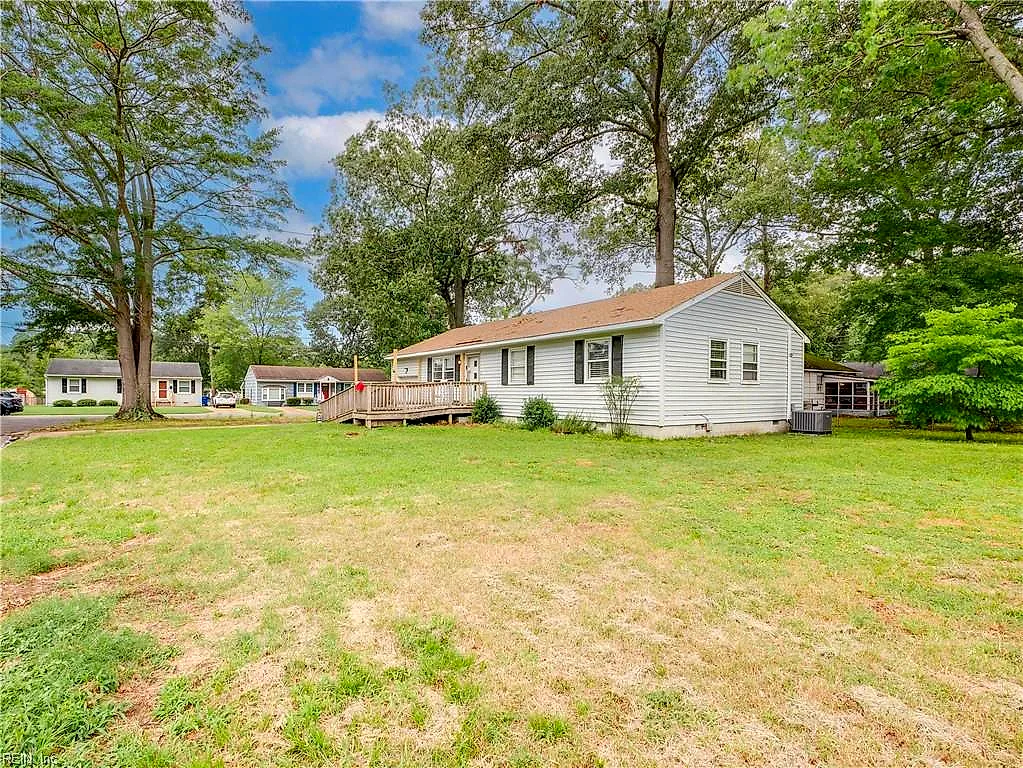 208 Collins Dr, Newport News — photo