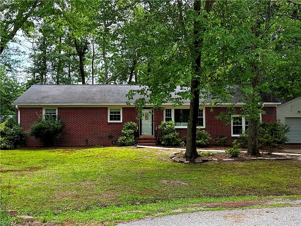 214 Greenland Dr, Yorktown — photo