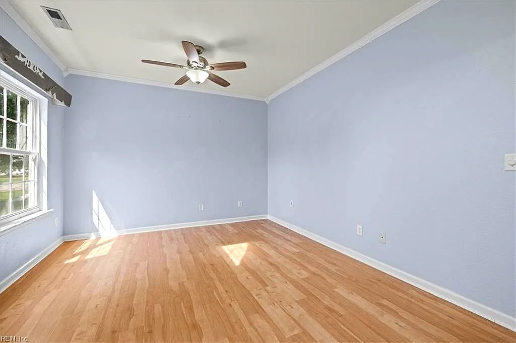 725 Beach Rd, Hampton — photo