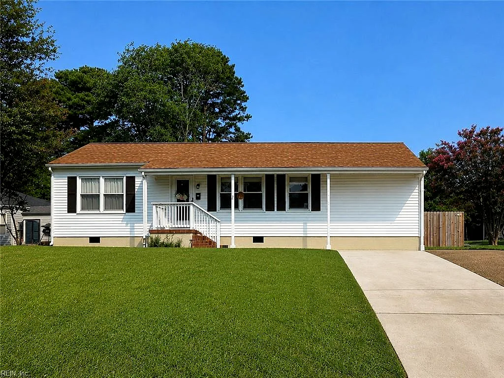 2 Surry CT, HAMPTON VA 23669