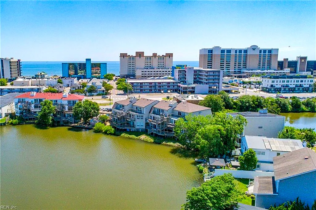 251 Lake Dr, Virginia Beach — photo