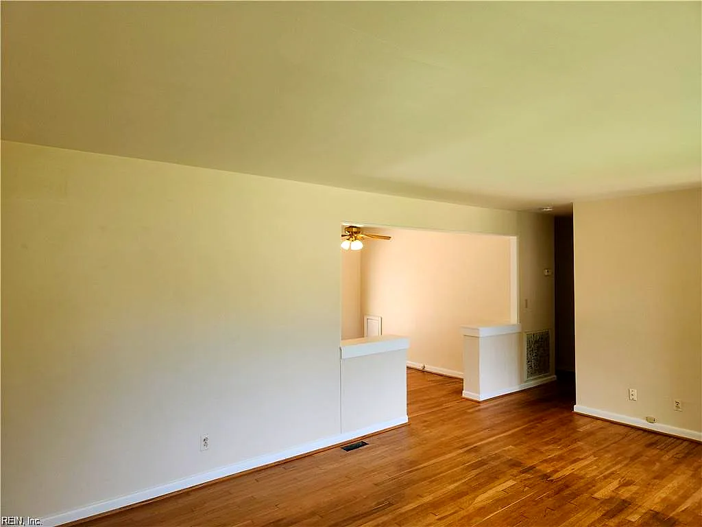 1419 Exeter Rd, Norfolk — photo