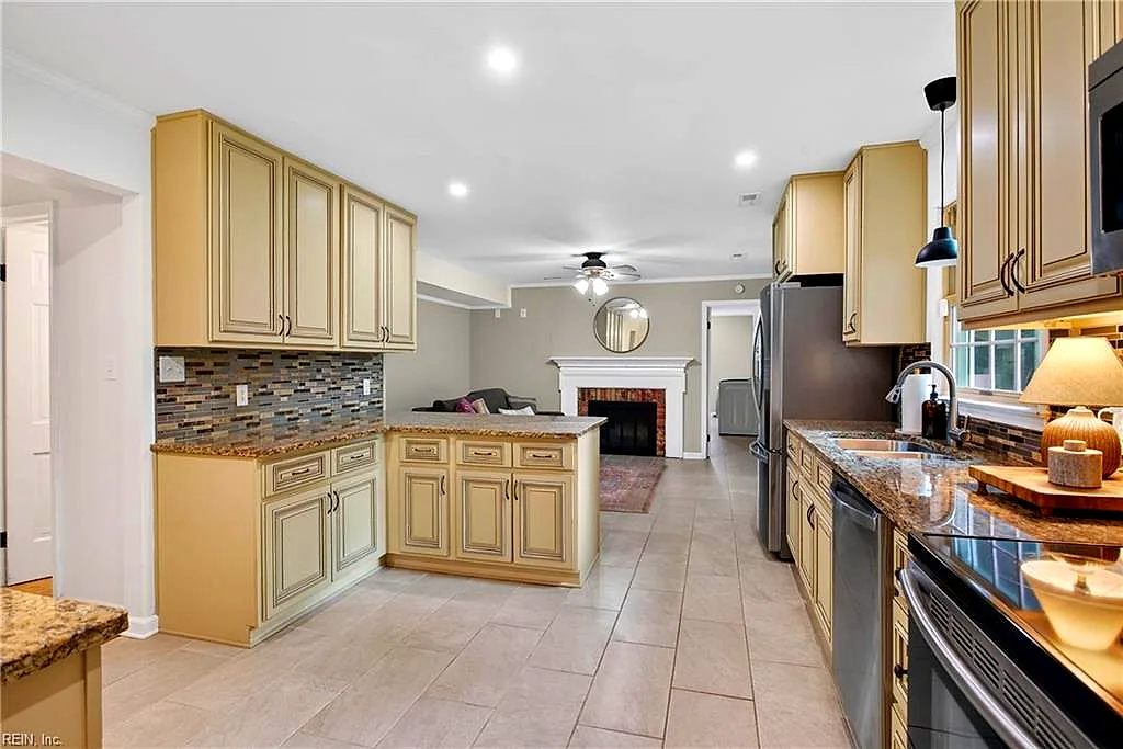 202 Cannister Ct, Hampton — photo