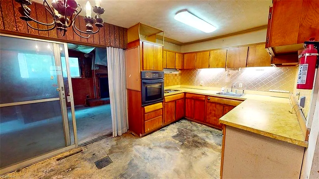 829 Round Bay Cir, Norfolk — photo