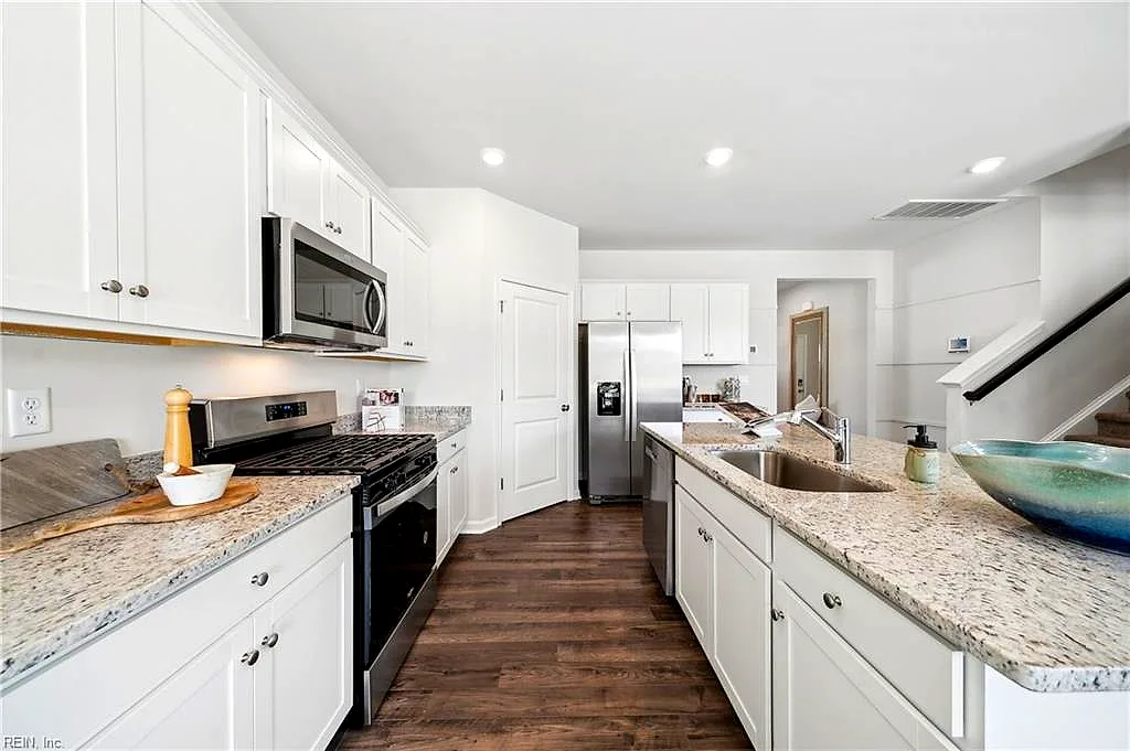 3021 Brett Dr, Suffolk — photo