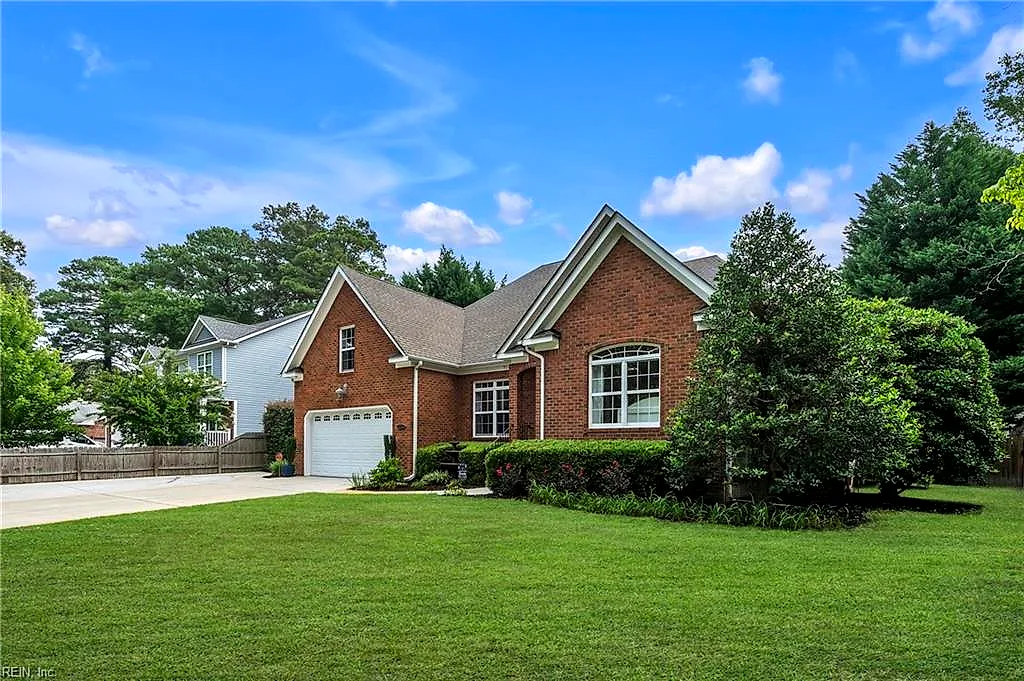 1016 Old Canterbury Dr, Virginia Beach — photo
