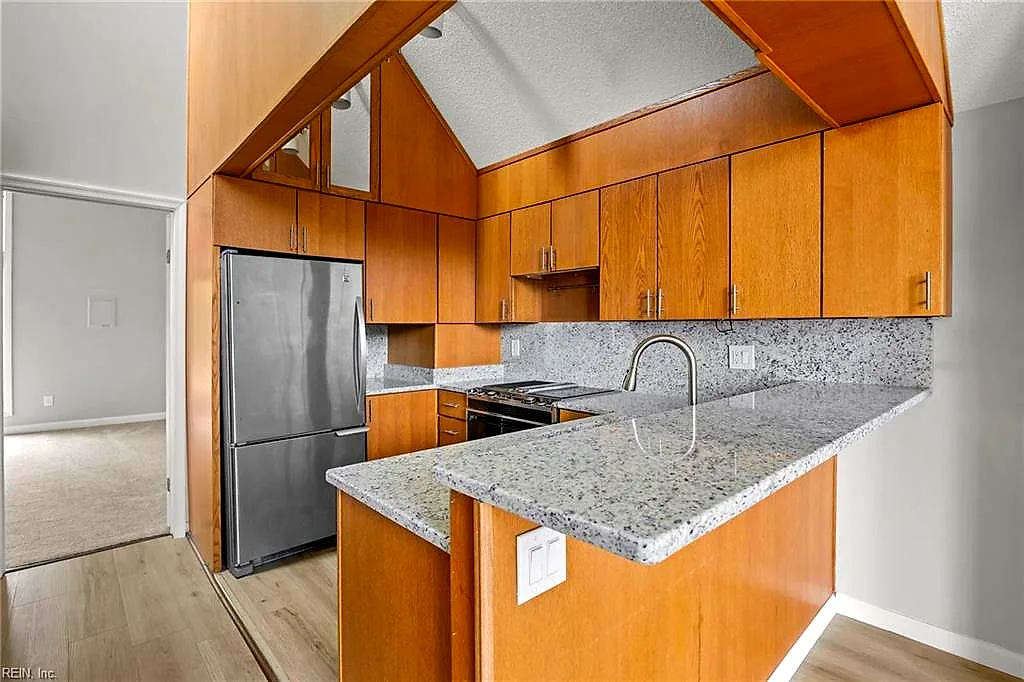 696 Mowbray Arch #750, Norfolk — photo