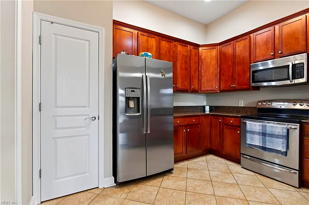 670 Town Center Dr #404, Newport News — photo