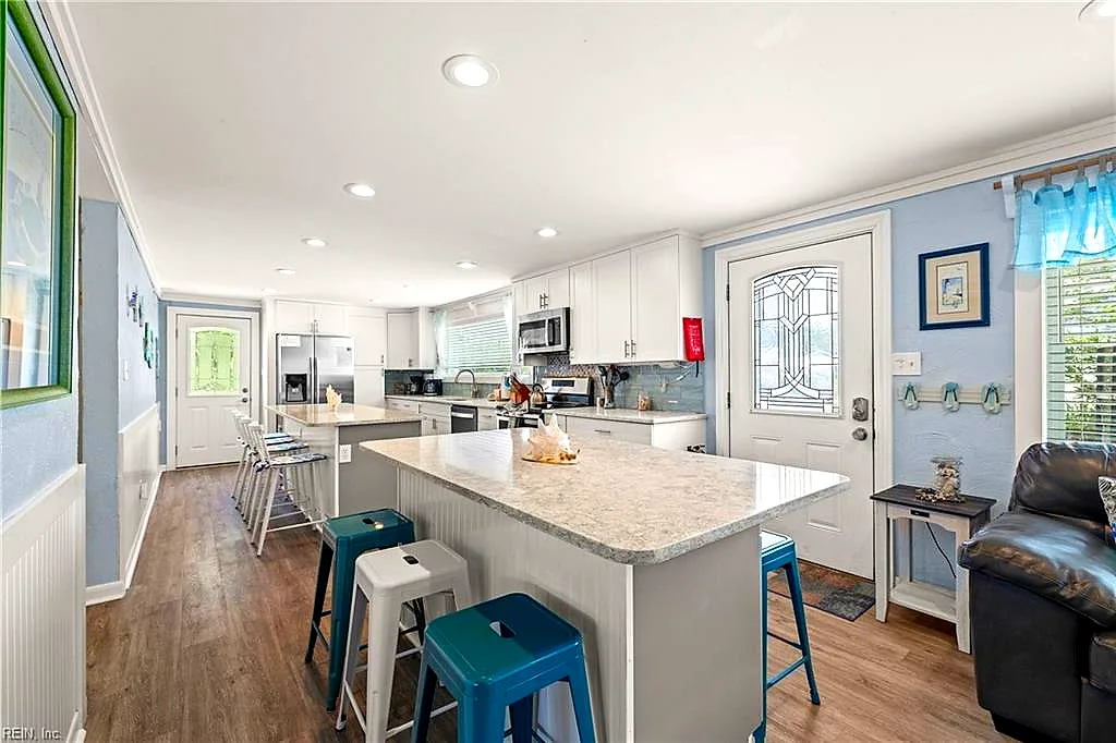 2865 Sandpiper Rd, Virginia Beach — photo