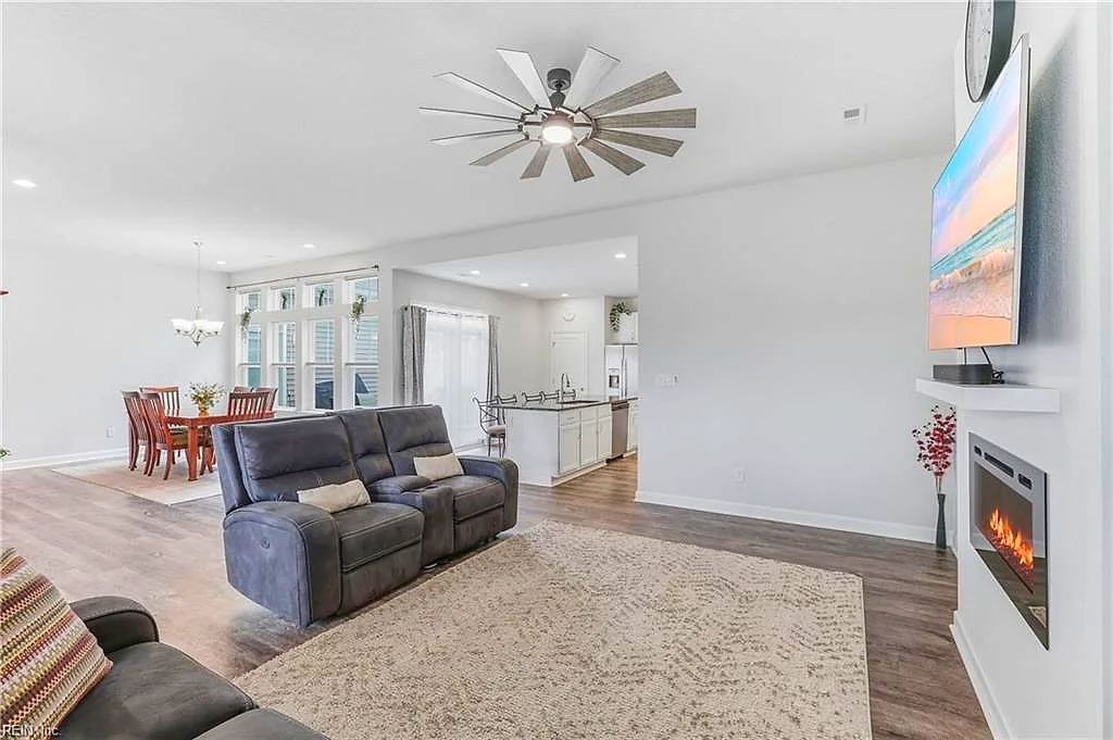 1026 Paragon Way #C, Suffolk — photo