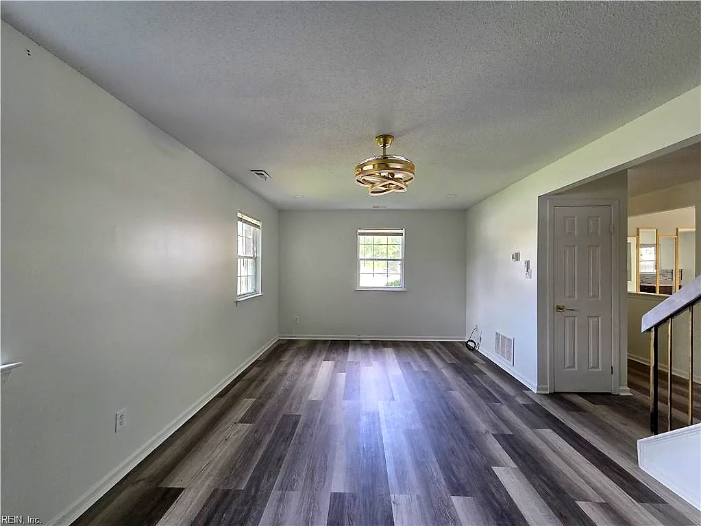 101 Hampstead Ct, Hampton — photo