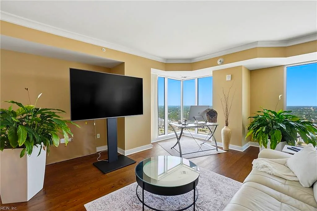 4545 Commerce St #2501, Virginia Beach — photo