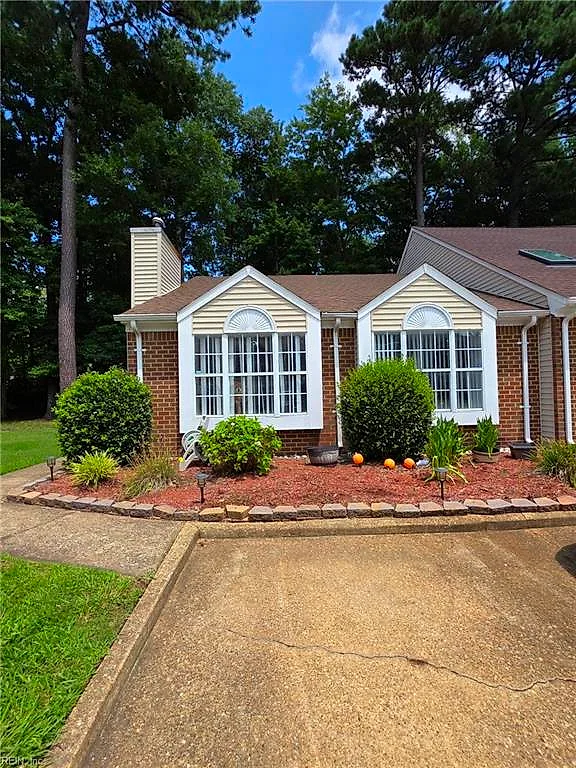 416 Woodview Ln, Hampton — photo