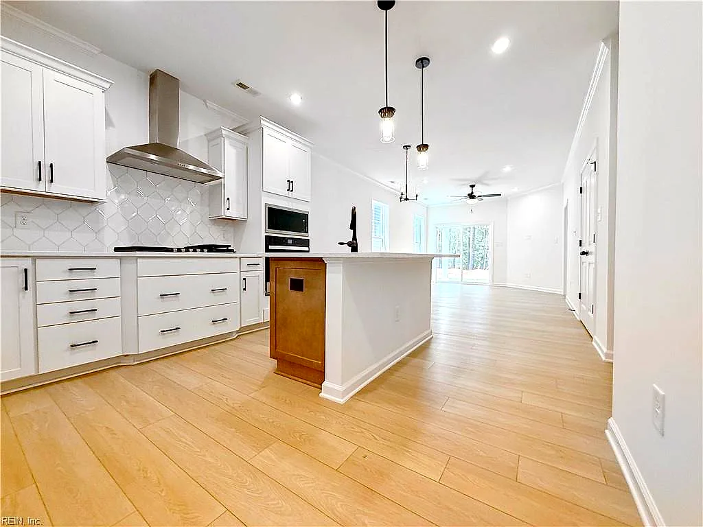 1523 Waltham Ln, Newport News — photo