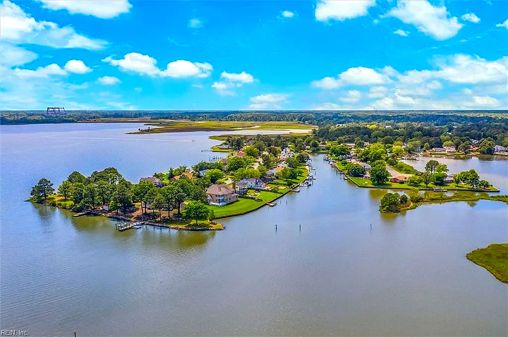 6 Lakeview DR, POQUOSON VA 23662