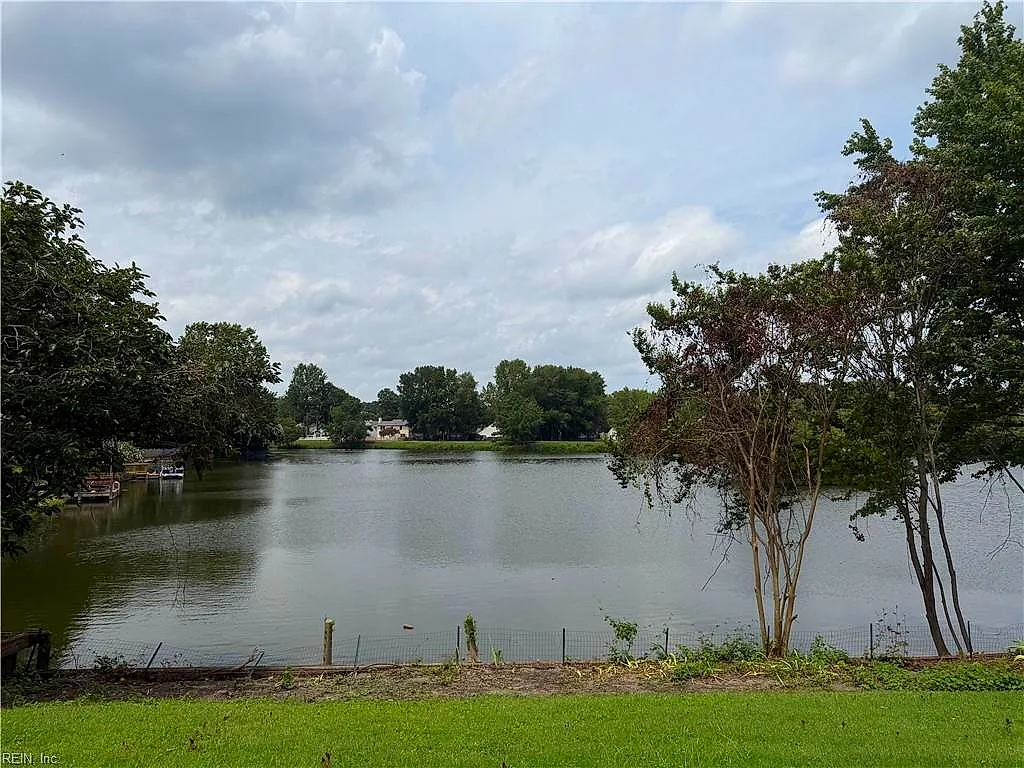 1548 Waterside Dr N, Chesapeake — photo