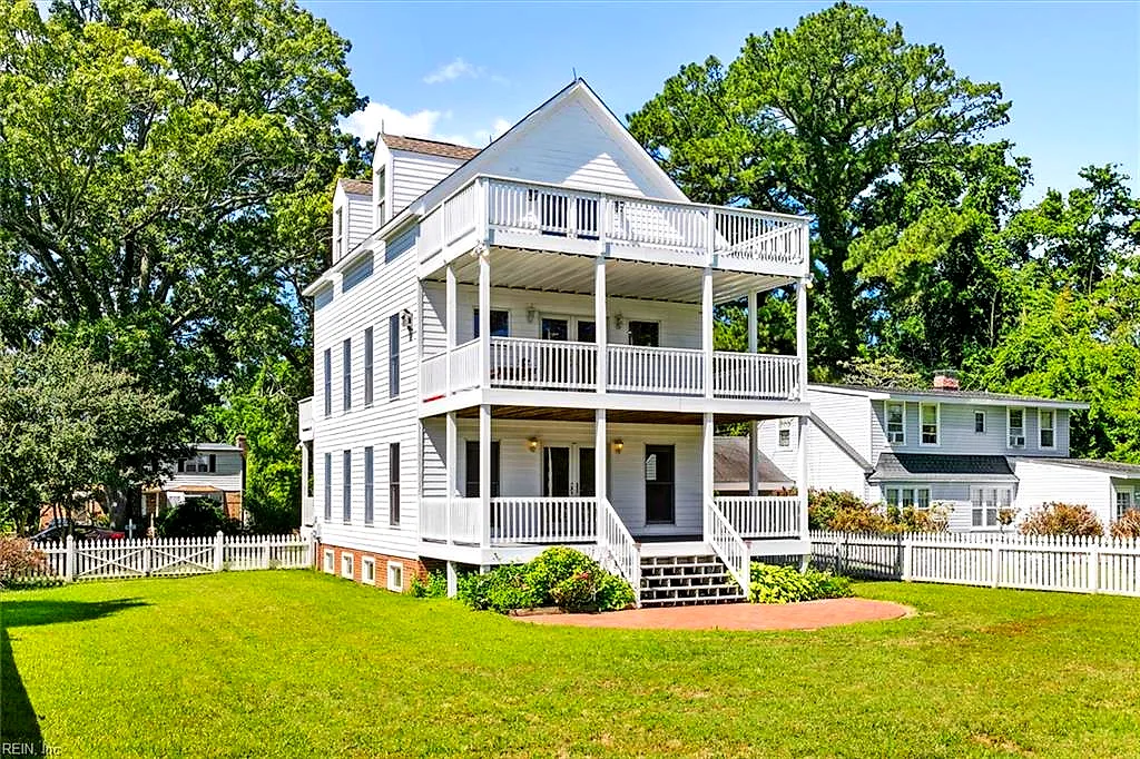 104 Pulaski St, Yorktown — photo