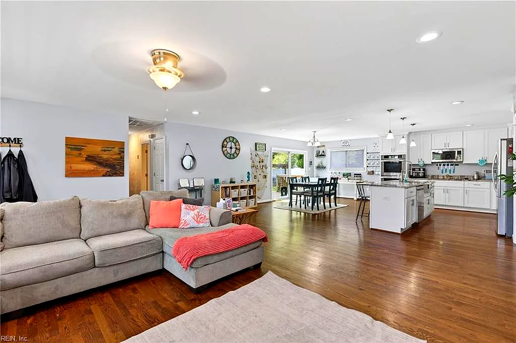 453 Caren DR, VIRGINIA BEACH VA 23452