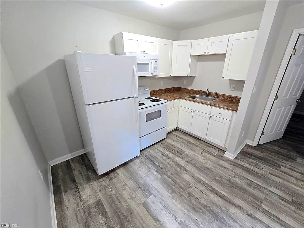 852 W Little Bay Ave #1, Norfolk — photo