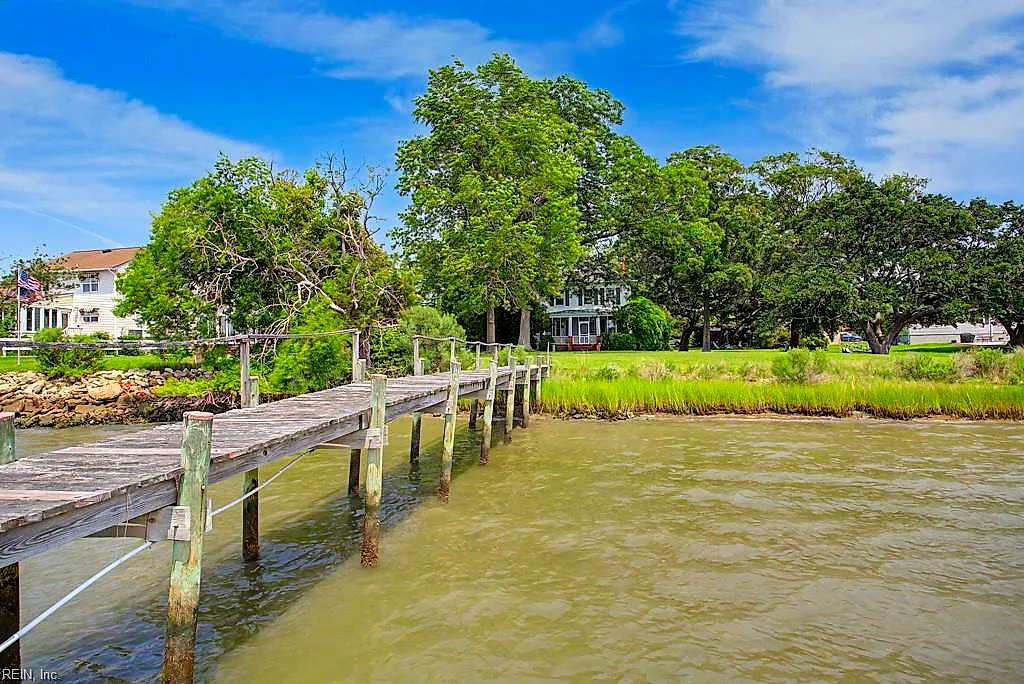 51 Seabee PT, HAMPTON VA 23669
