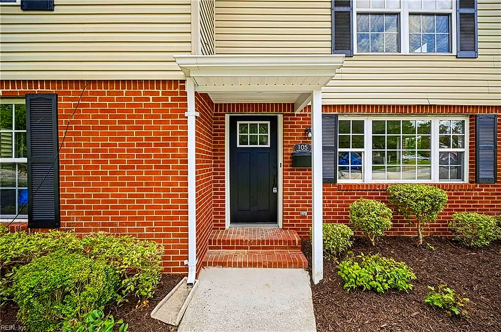 105 Wythe Crescent Dr, Hampton — photo